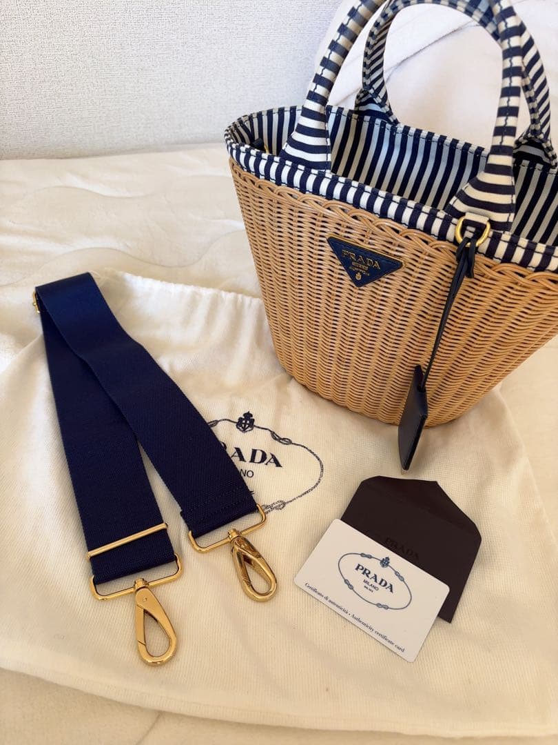 PRADA プラダ 紺色ストラップ 新品未使用