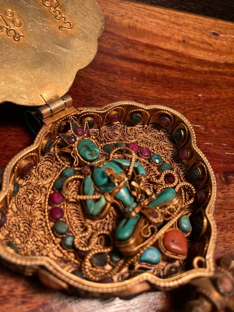 ガウ（Ghau） 仏像細工 チベット密教88g ネパール製