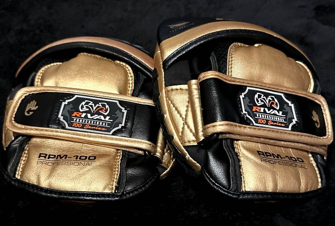 Rival(ライバル) RPM100 パンチングミット ブラック×ゴールド