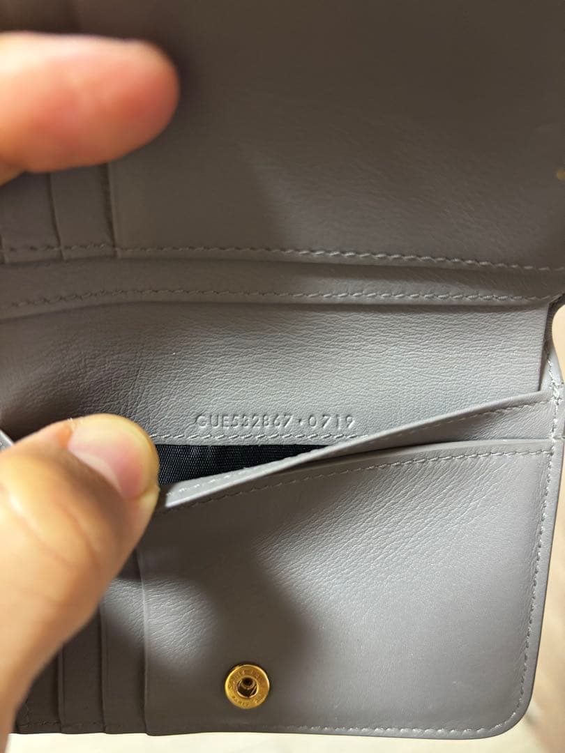 R*T様 サンローラン 財布 グレージュ