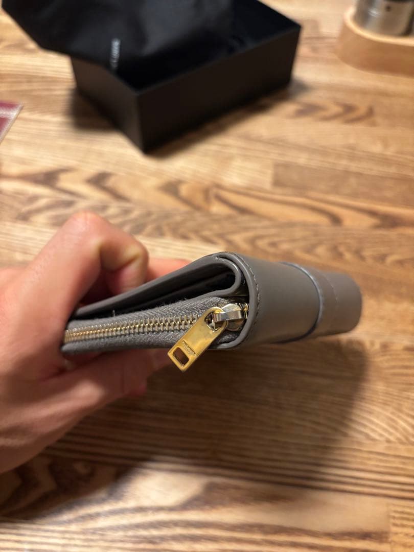 R*T様 サンローラン 財布 グレージュ