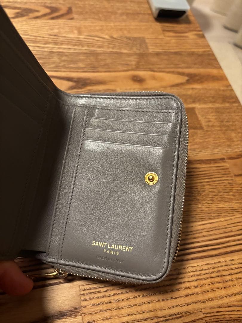 R*T様 サンローラン 財布 グレージュ