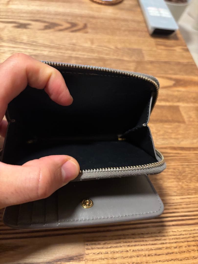 R*T様 サンローラン 財布 グレージュ