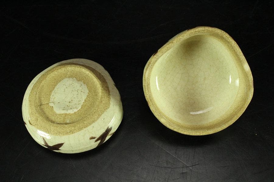 茶道具 絵瀬戸 志野 ハジキ香合 鐡山 共箱 未使用(K-LC667)