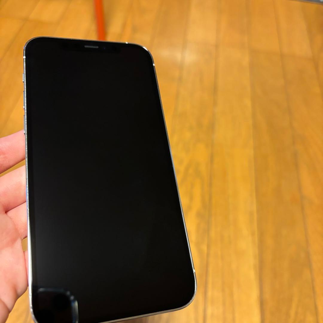 お値下げ！美品iPhone 12 pro シルバー 128 GB SIMフリー