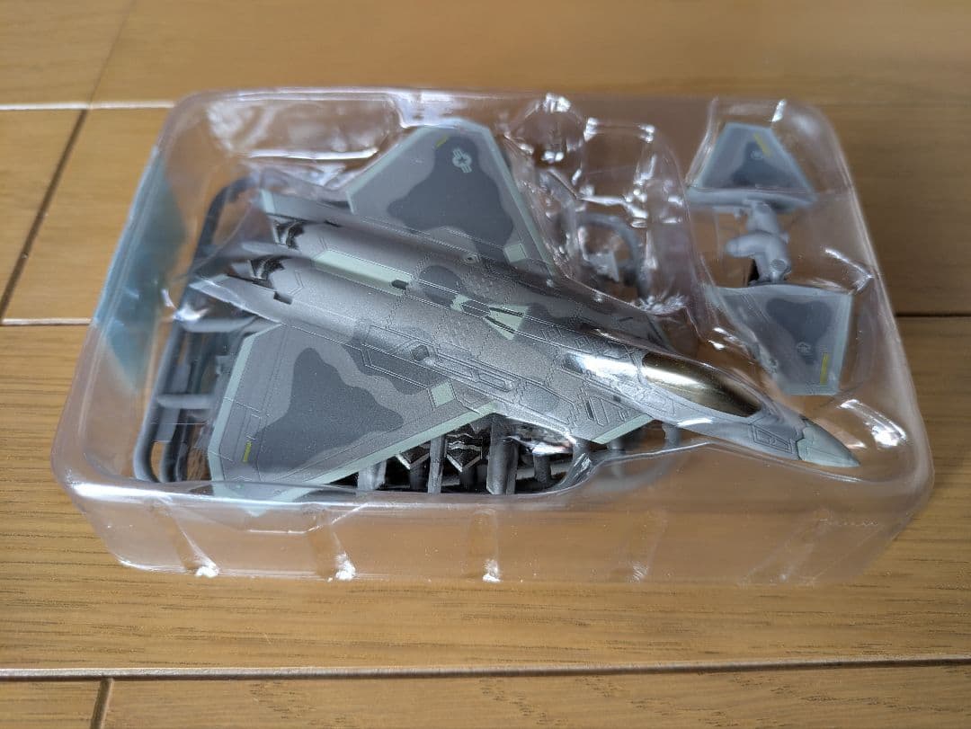 F-toys 1/144 F-22A ラプター 第1戦闘航空団司令機 エフトイズ