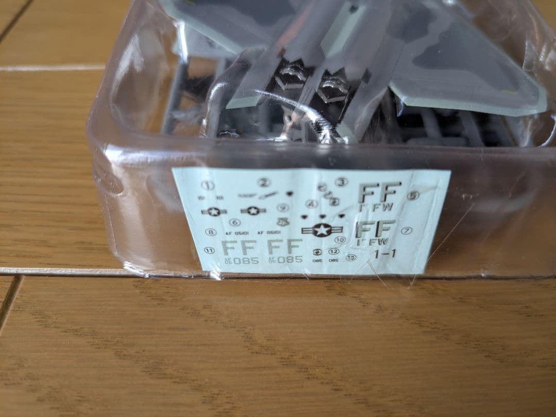 F-toys 1/144 F-22A ラプター 第1戦闘航空団司令機 エフトイズ