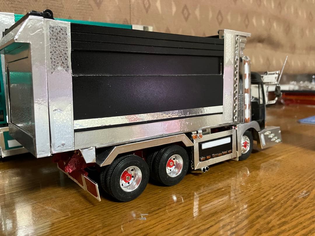 アオシマ　日野プロフィア　ダンプ　デコトラプラモデル