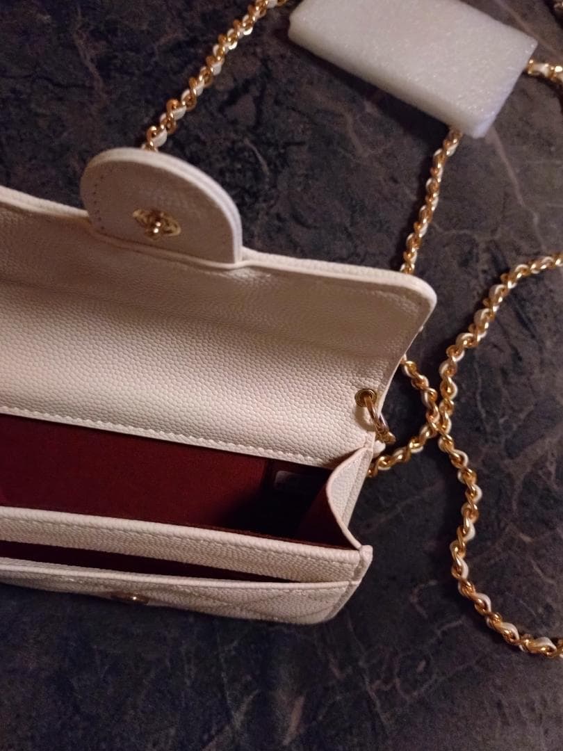 新品未使用　CHANEL 白キルティング ケース　チェーン付き　ノベルティ