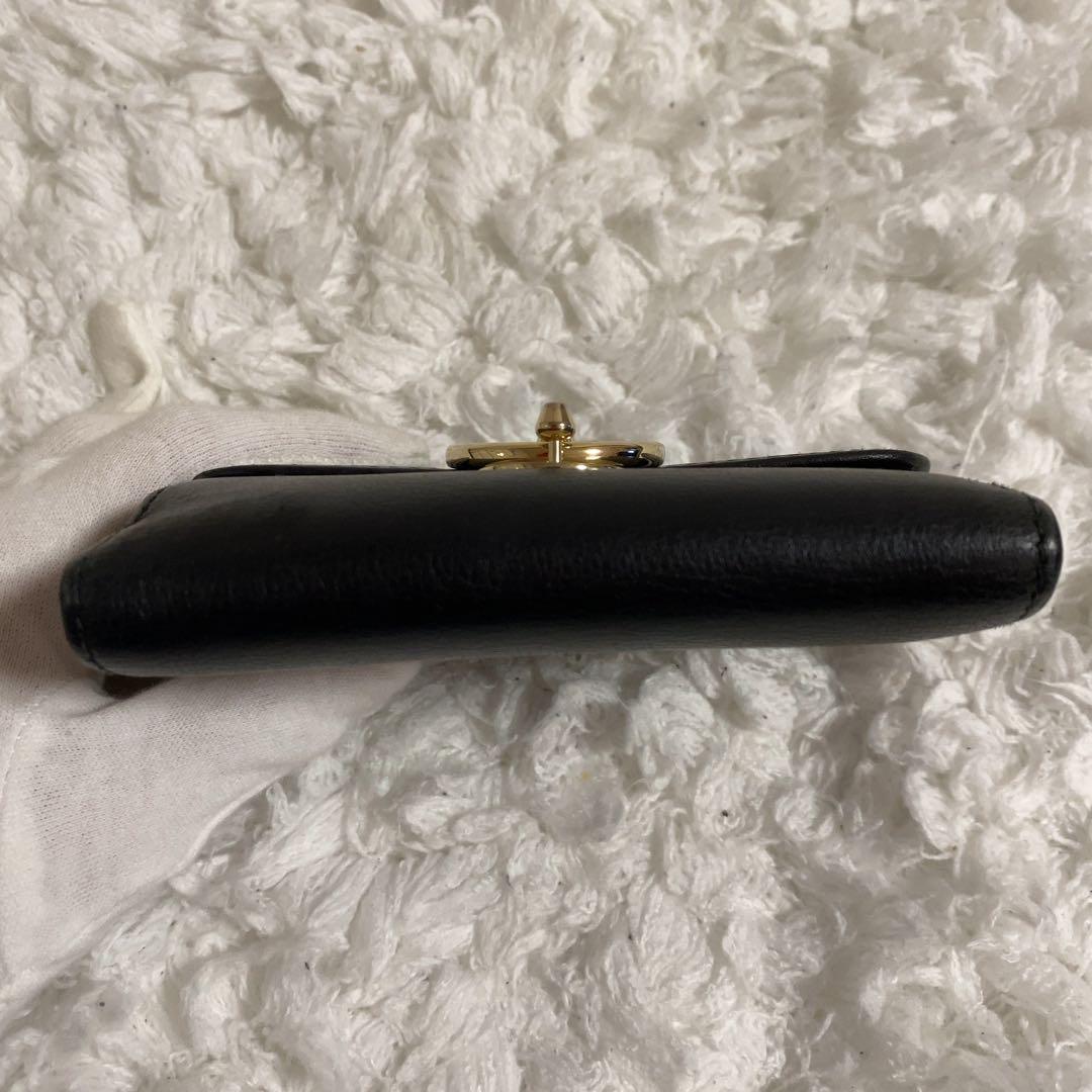 サルヴァトーレフェラガモ 2つ折り財布 ガンチーニ 金具 レザー ブラック