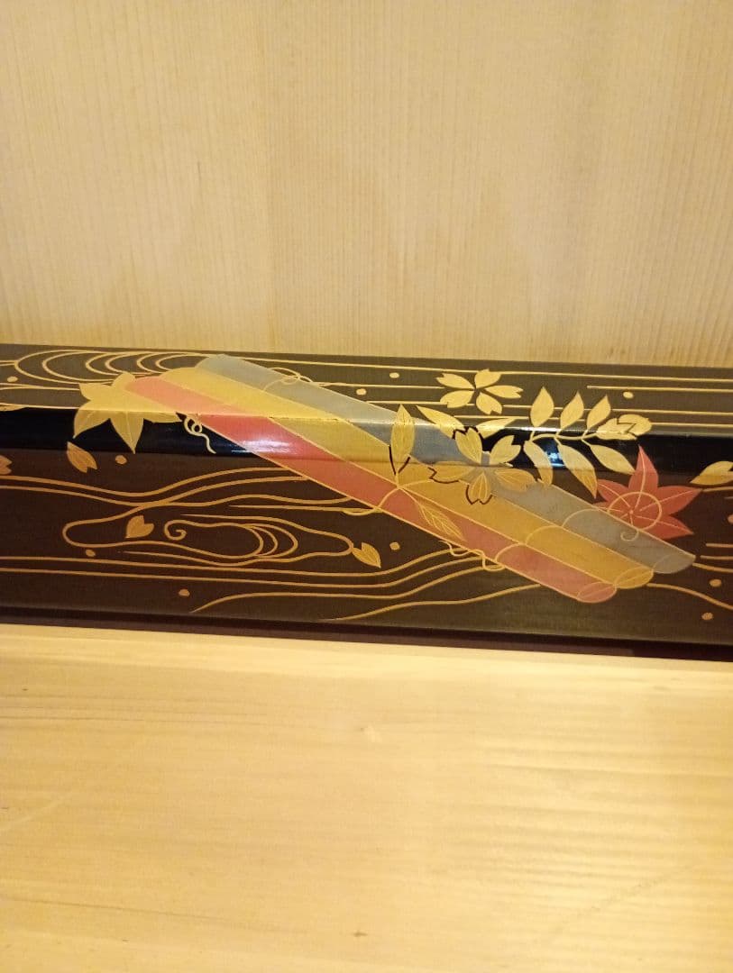 【茶道具】花筏蒔絵炉縁　塗師月峰作　炉縁114