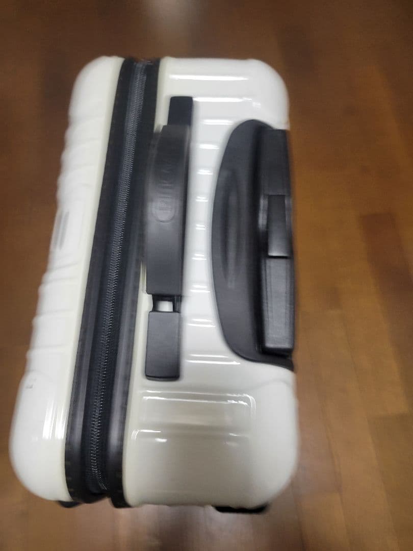 RIMOWA ホワイト キャリーケース 中古 値引き交渉ok 説明必読