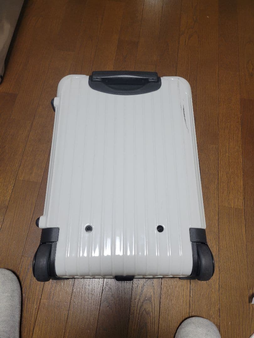 RIMOWA ホワイト キャリーケース 中古 値引き交渉ok 説明必読