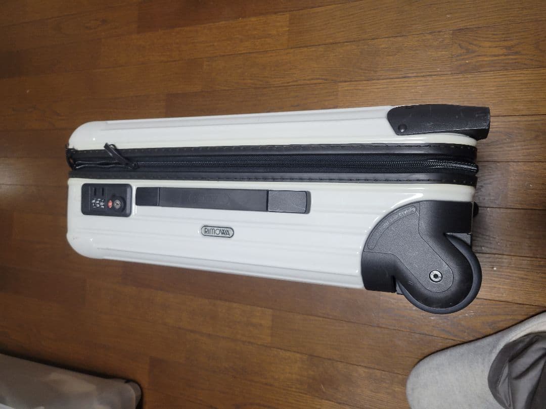 RIMOWA ホワイト キャリーケース 中古 値引き交渉ok 説明必読