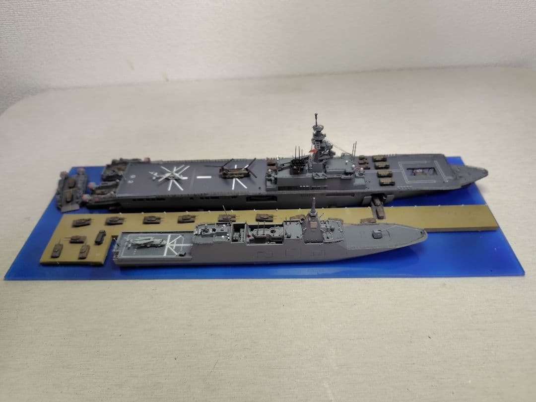 海上自衛隊護衛艦 おおすみ，みくま 1/700 スケール完成模型