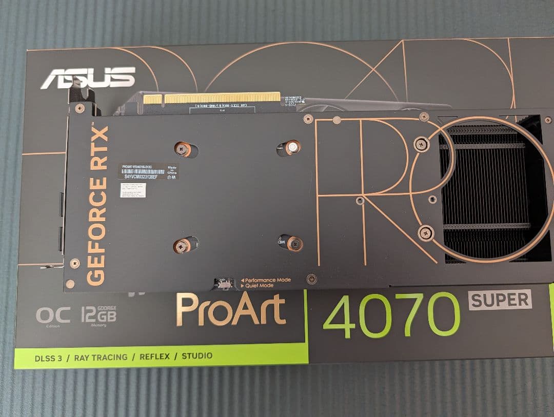 グラフィックボード・グラボ・ビデオカード ASUS ProArt RTX 4070 Super OC 12GB