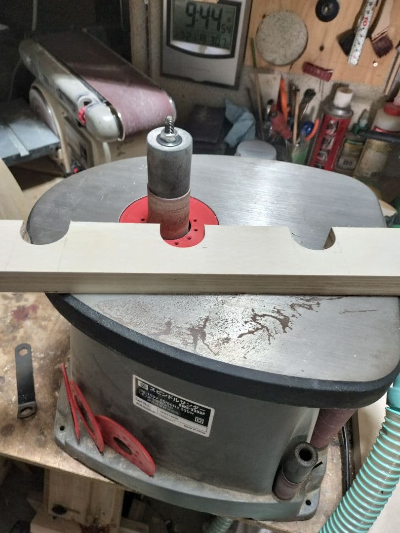 ♪ハンドメイド　沖縄三線スタンド　木製　ブラックカラー 3丁用　匿名配送♪