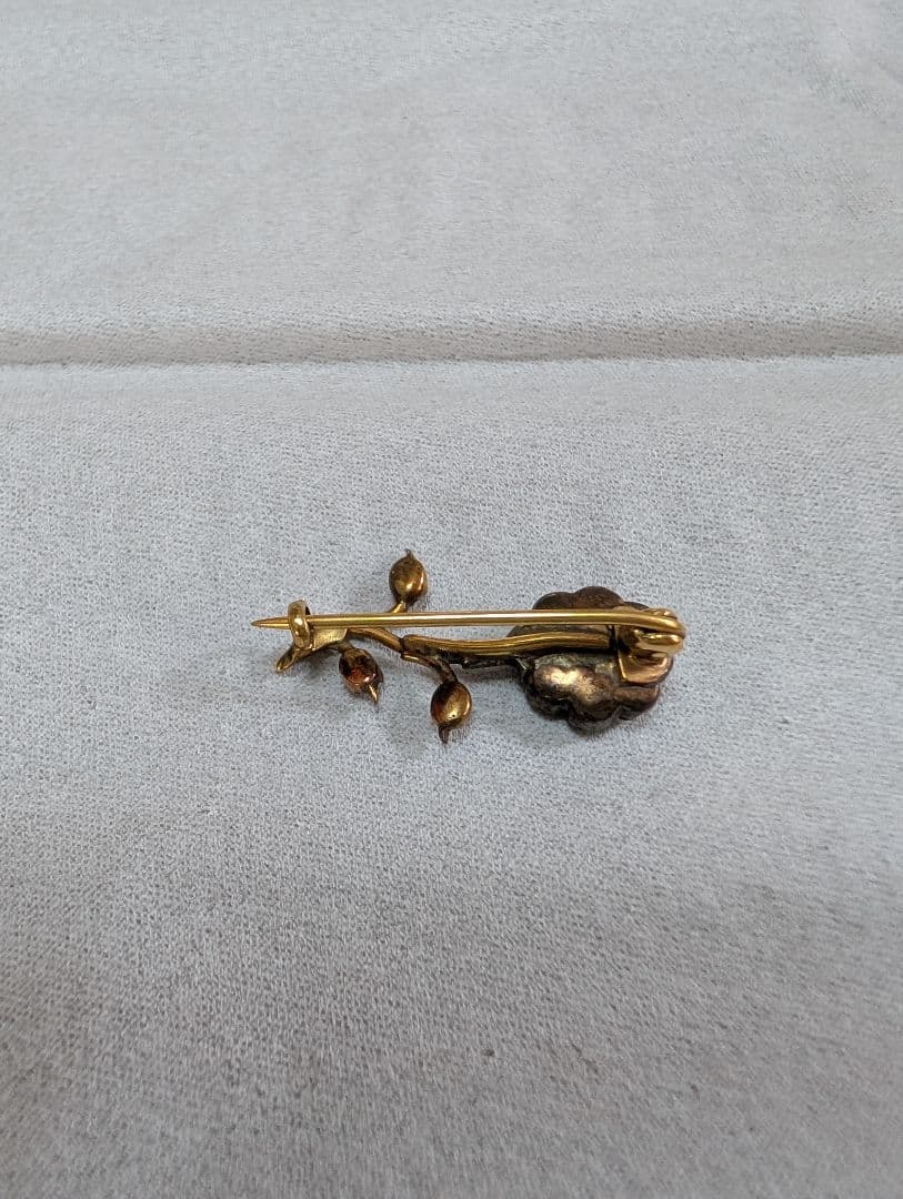 ジュエリー　ブローチ