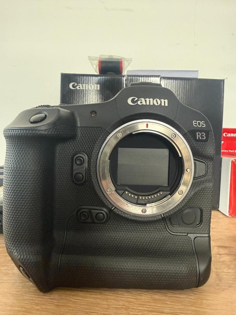 CANON EOS R3 本体　予備バッテリー×２　シャッター12000以下