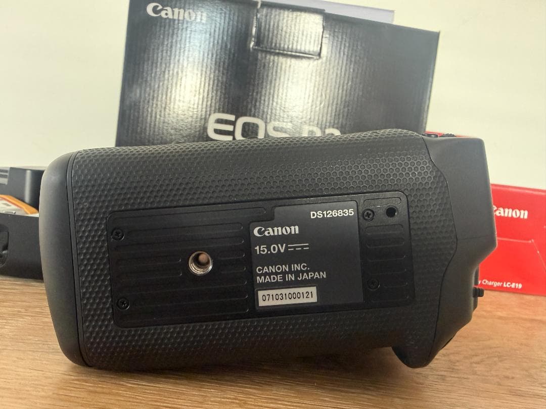 CANON EOS R3 本体　予備バッテリー×２　シャッター12000以下