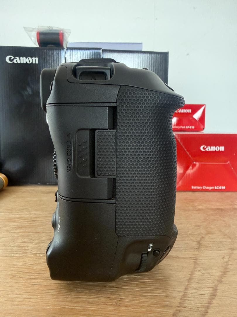 CANON EOS R3 本体　予備バッテリー×２　シャッター12000以下
