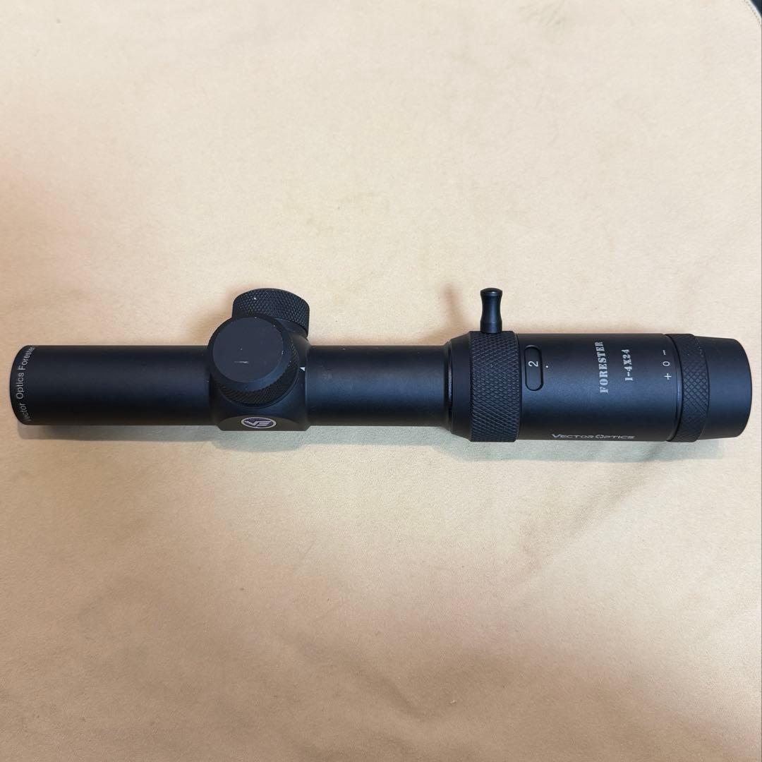 Vector OpticsフォレスターJr. 1-4x24箱付き