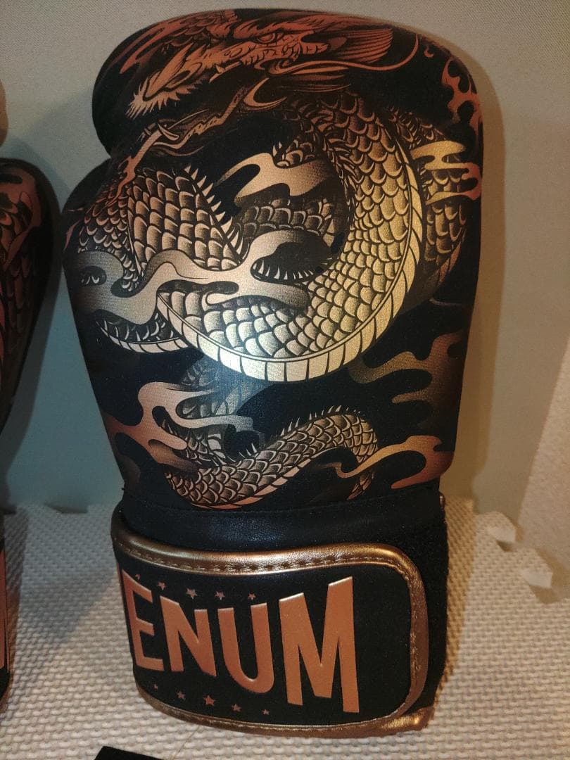 【14oz】 VENUM ボクシンググローブ 【ゴールド】