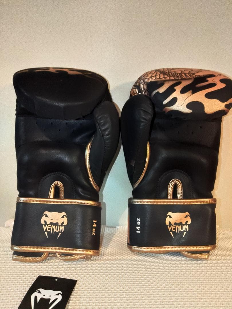 【14oz】 VENUM ボクシンググローブ 【ゴールド】