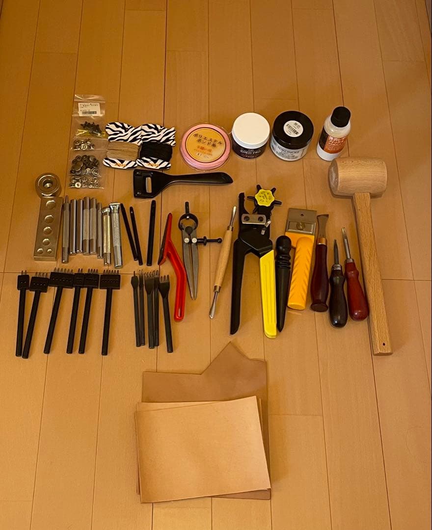 【値下げ】レザークラフト 工具　スターターセット　【おまけ牛革・糸付】