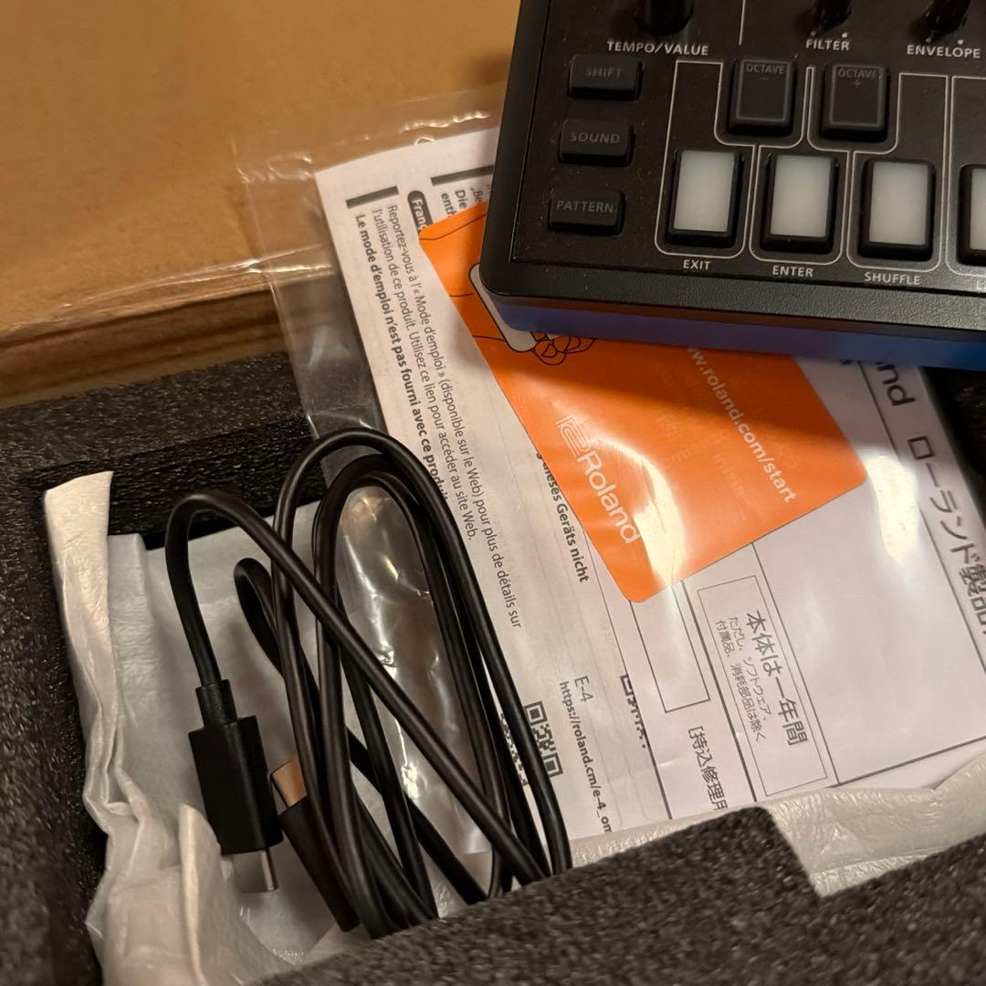 Roland Aira compact J-6コードシンセサイザー