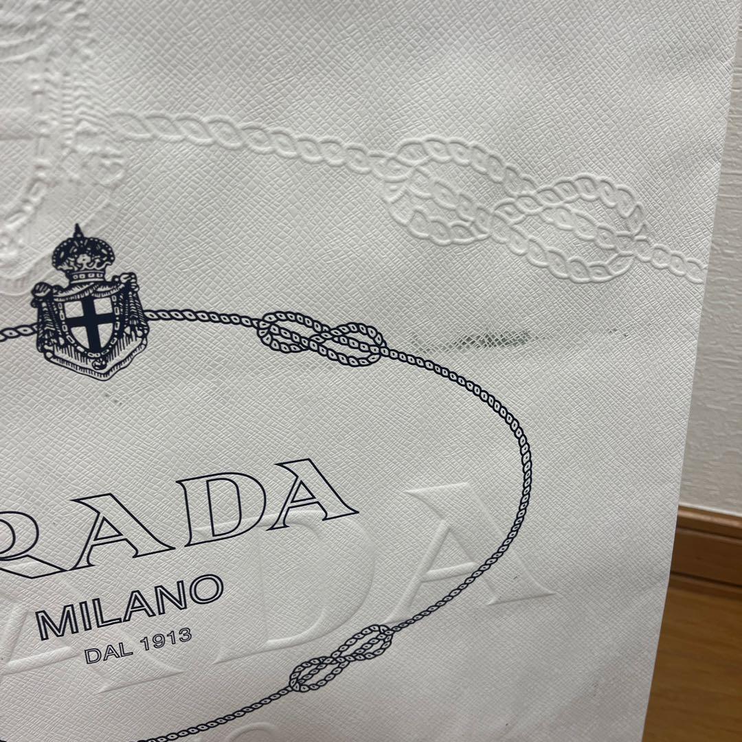 PRADA ギフトボックスと紙袋セット