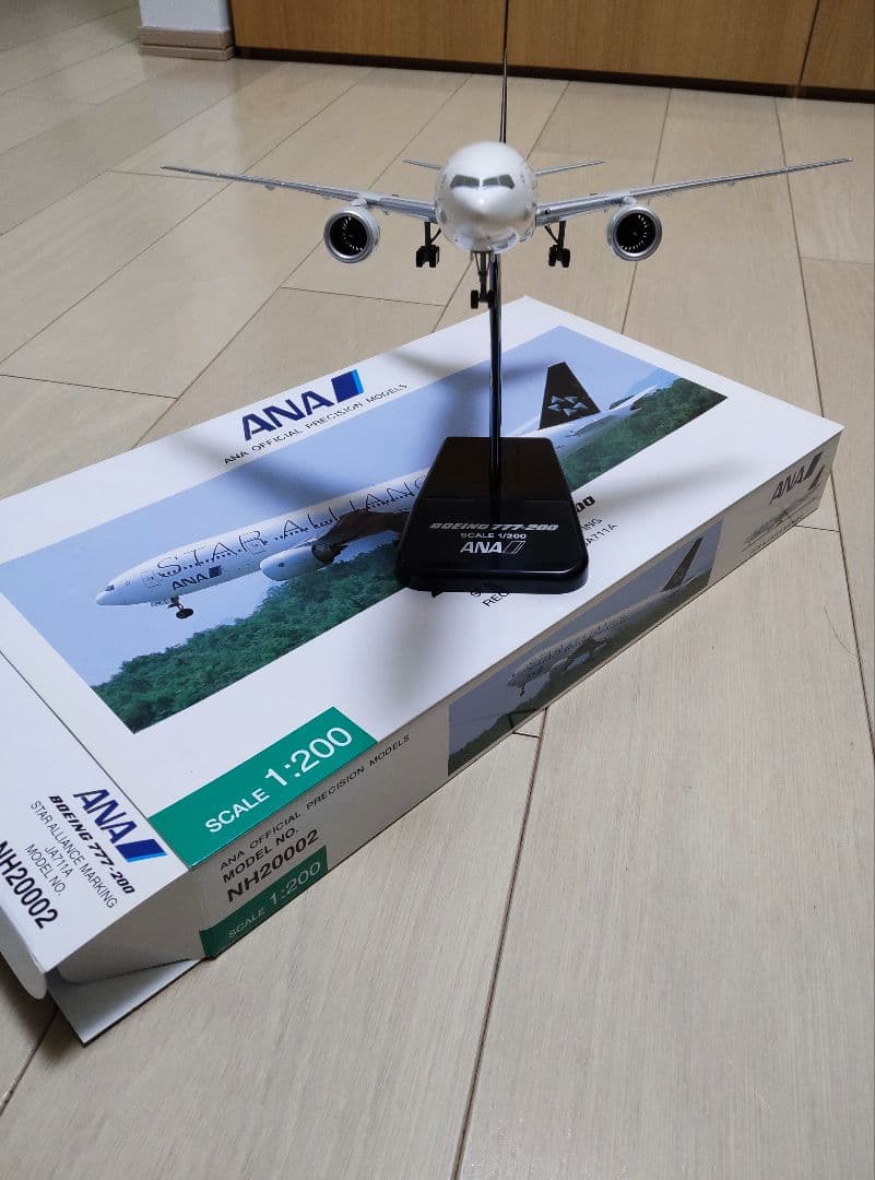【美品】NH20002ANA ボーイング777-200 JA711A　1/200