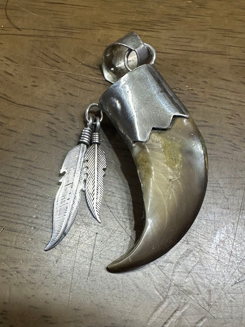 ペンダントヘッド　ナバホ　NABAJO 熊の爪　ハンドメイド　ターコイズ