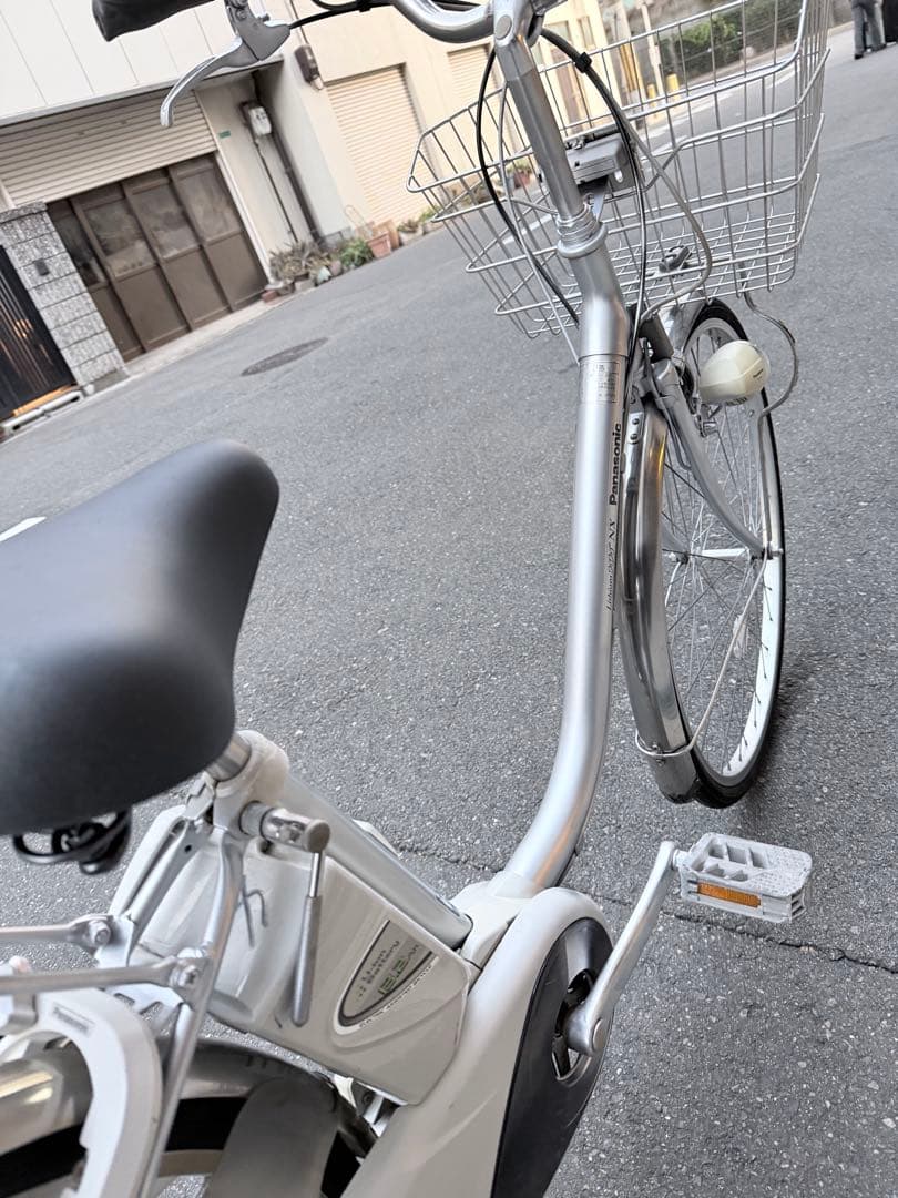 大阪府　パナソニック　 電動アシスト自転車 シルバー 26インチ