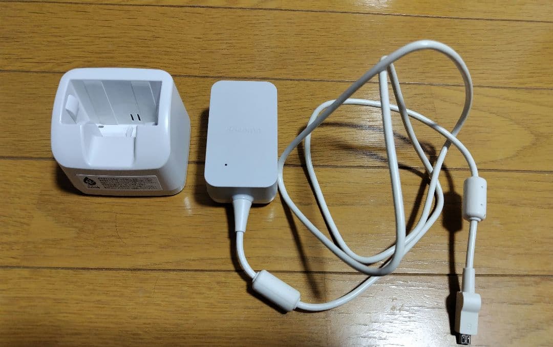 ドコモ　F-01M ガラケー　らくらくホン ピンク　純正卓上ホルダー付き