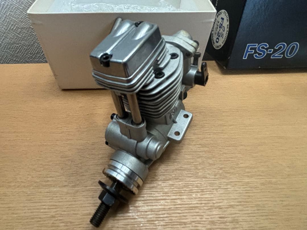 O.S 飛行機用4ストロークエンジン　FS-20 【未使用】希少品