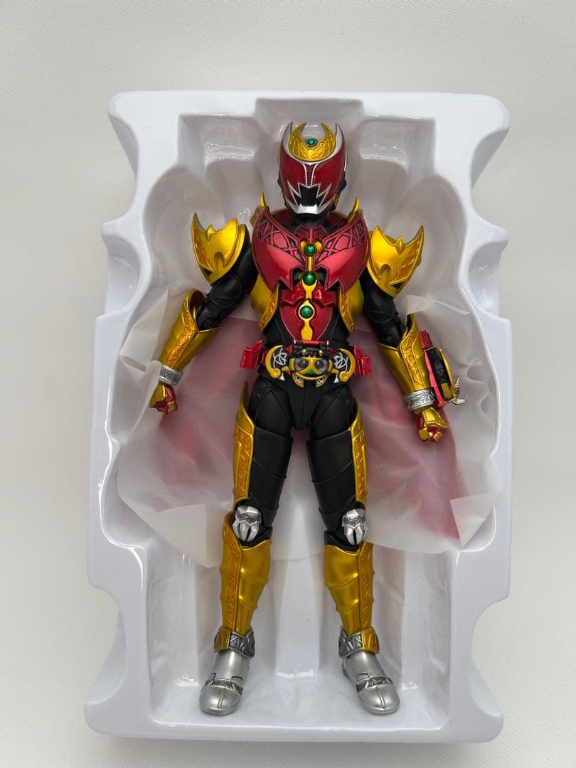 S.H.Figuarts （真骨彫製法） 仮面ライダーキバ エンペラーフォーム