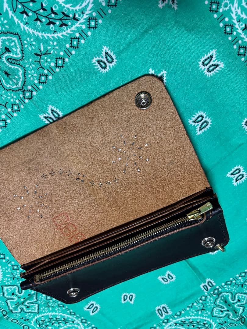 トラッカーウォレット　三層　丘染め　レザークラフト　ハンドメイド　スタッズ