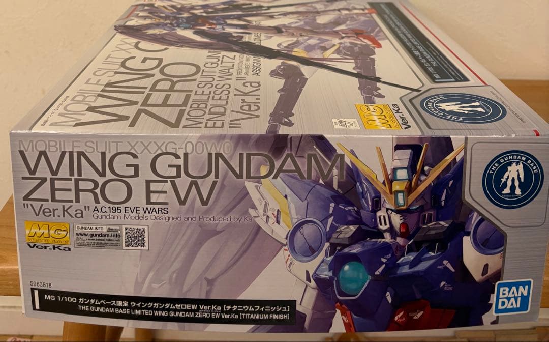 MG 1/100 ウイングガンダムゼロEW Ver.Ka チタニウムフィニッシュ