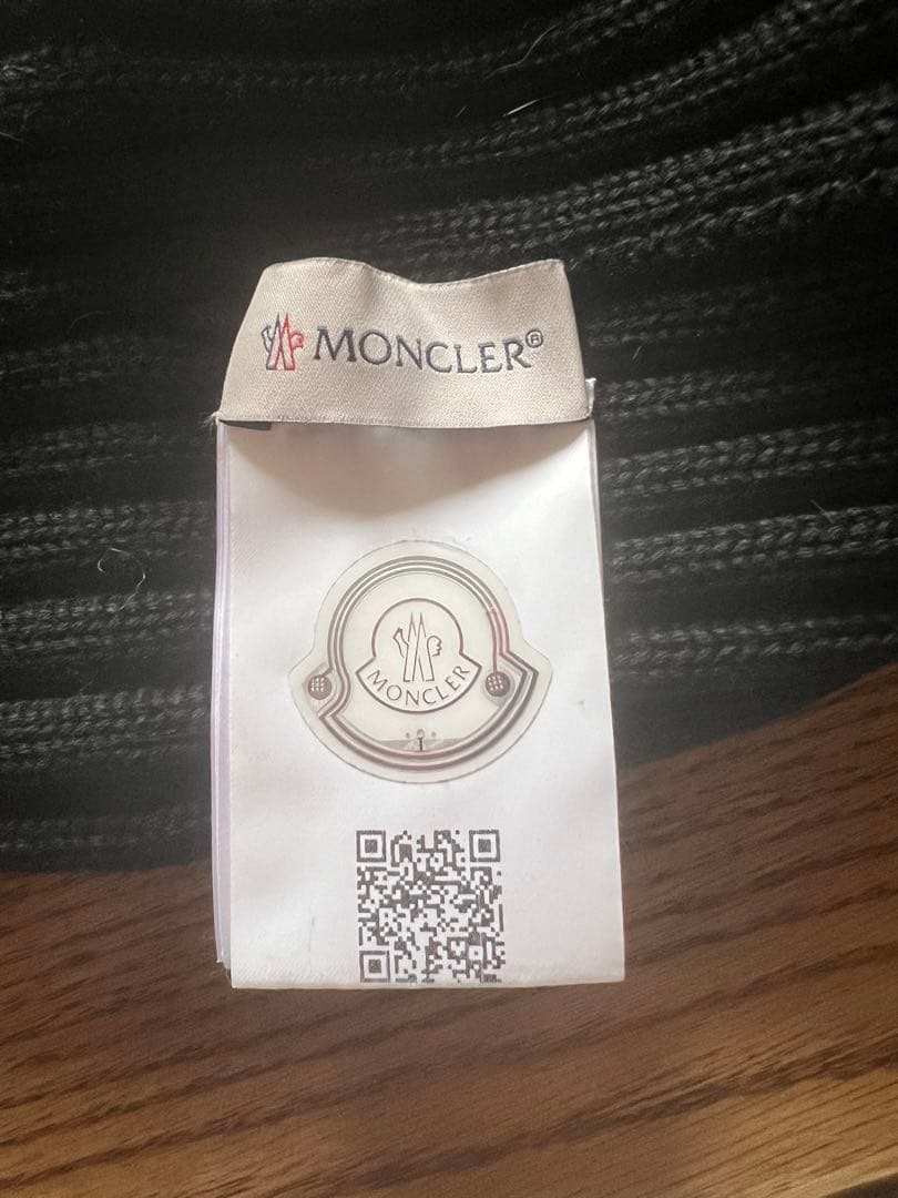 MONCLER ポンポン付き ブラックニット帽