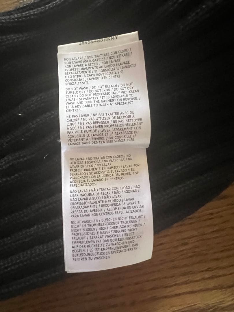 MONCLER ポンポン付き ブラックニット帽