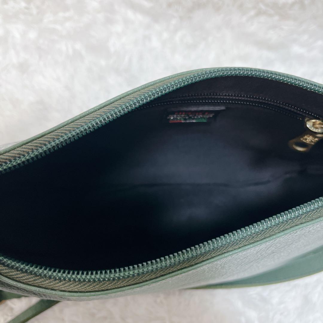 【希少色】イルビゾンテ ハーフムーン エンボスロゴ ショルダーバッグ 緑 レザー