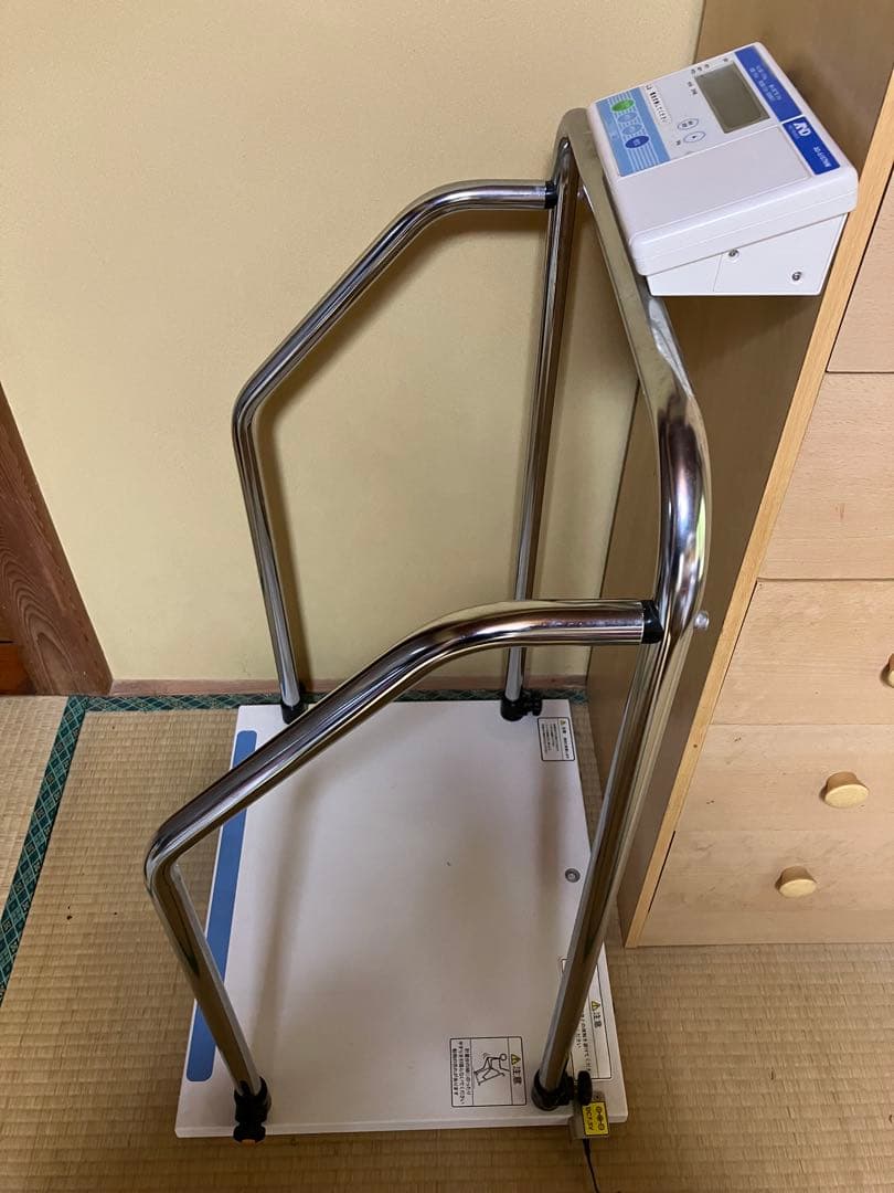 手すり付きデジタル体重計 AND AD-6107NW