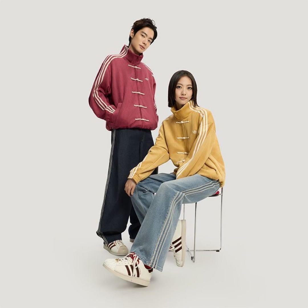 アディダス 中国限定 蛇年トラックジャケット赤Sサイズ”