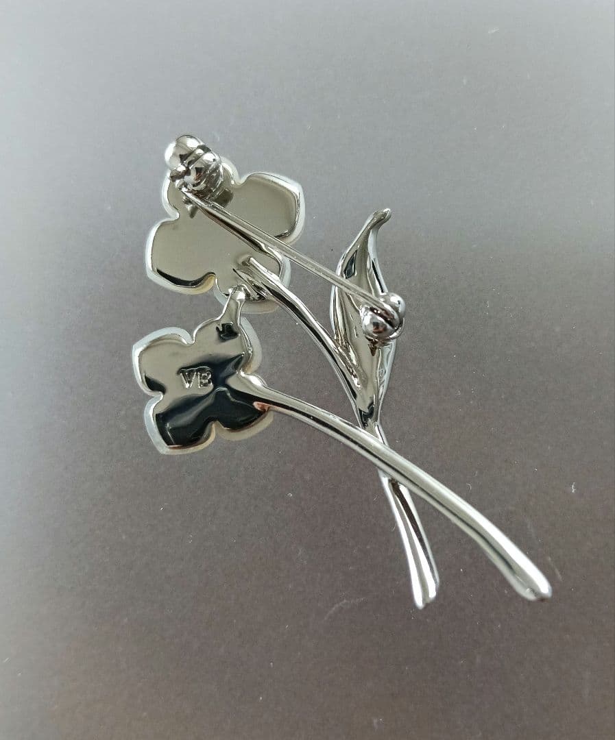 ヴァンドームブティック　シェルブローチ