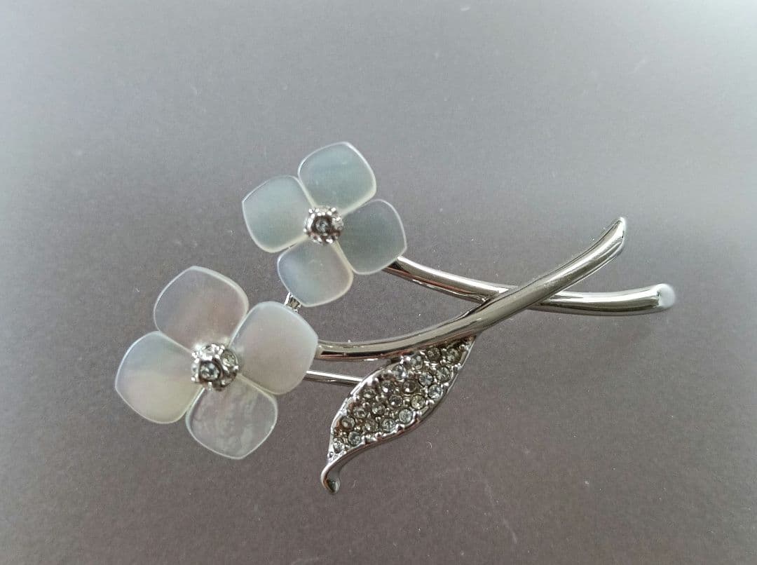 ヴァンドームブティック　シェルブローチ