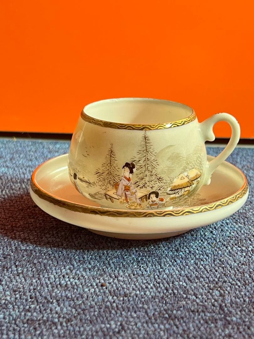 964  明治期　英国里帰り品　色絵陽刻美人富士文卵殻手　カップ＆ソーサー