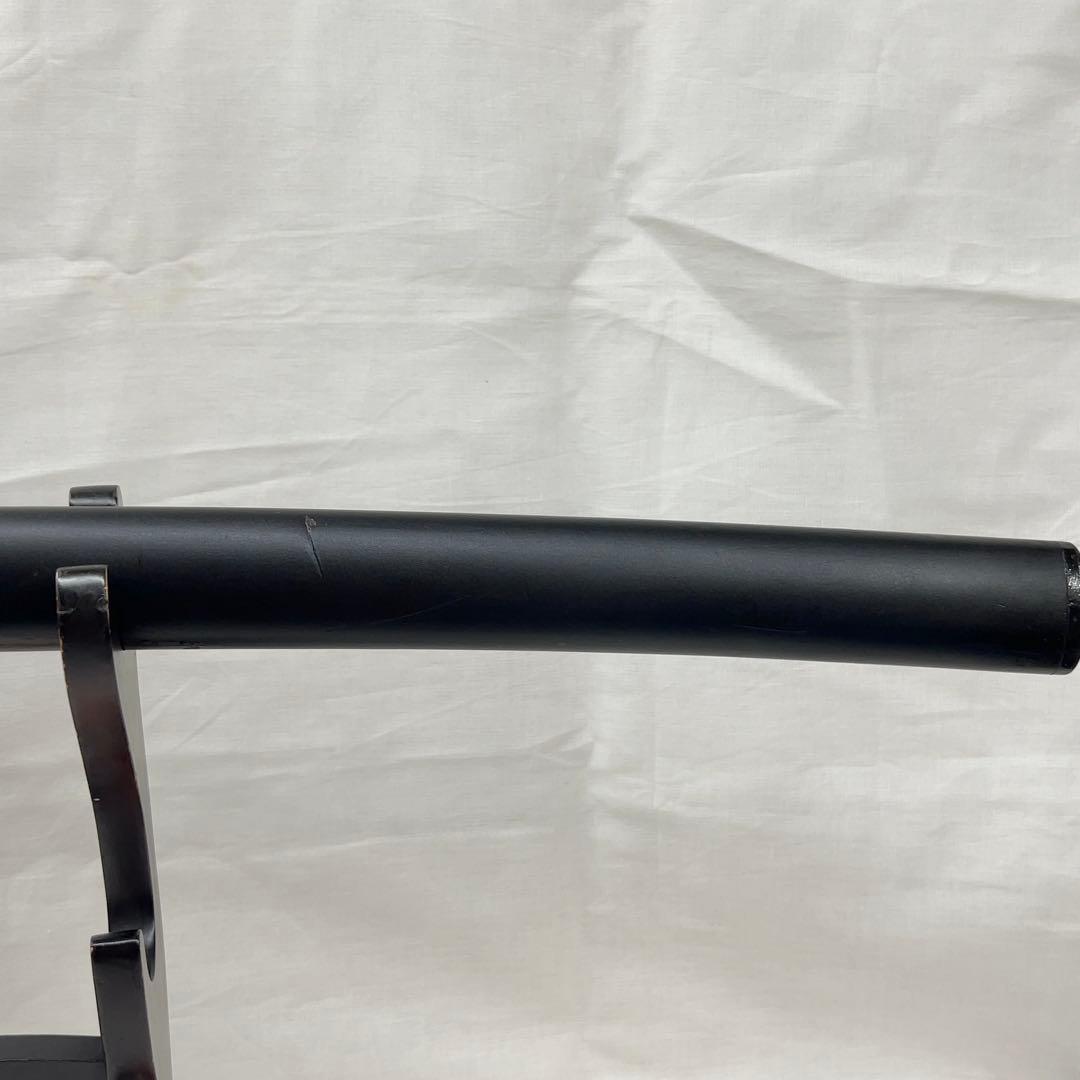 【模造刀】太刀 樋入り 鶴鍔 透かし 全長97.0センチ 黒鞘 互の目 刃紋