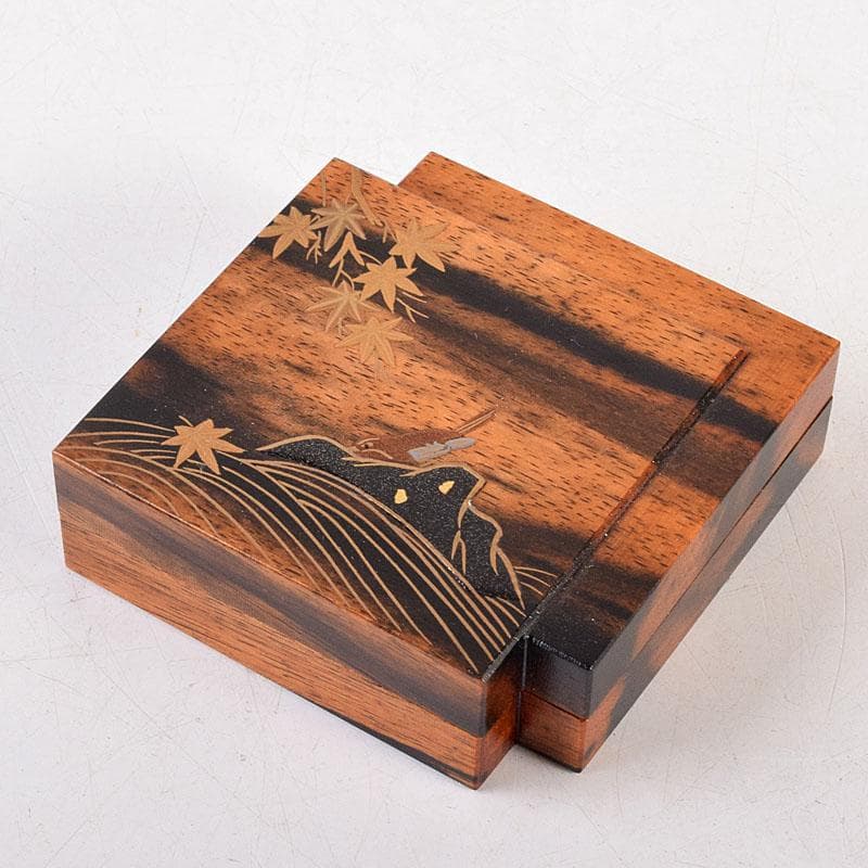 茶道具　荒井喜峰作　黒柿　楓に鳥蒔絵　色紙香合　共箱　V　8366