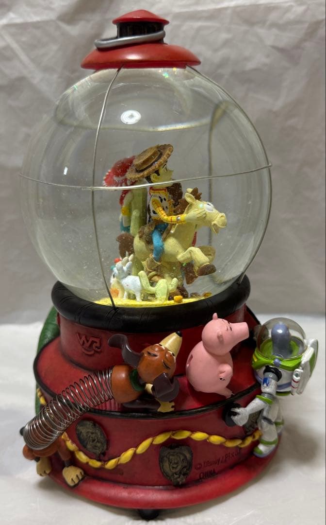 トイストーリー2 赤ランタン ライトアップ オルゴール付き スノーグローブ